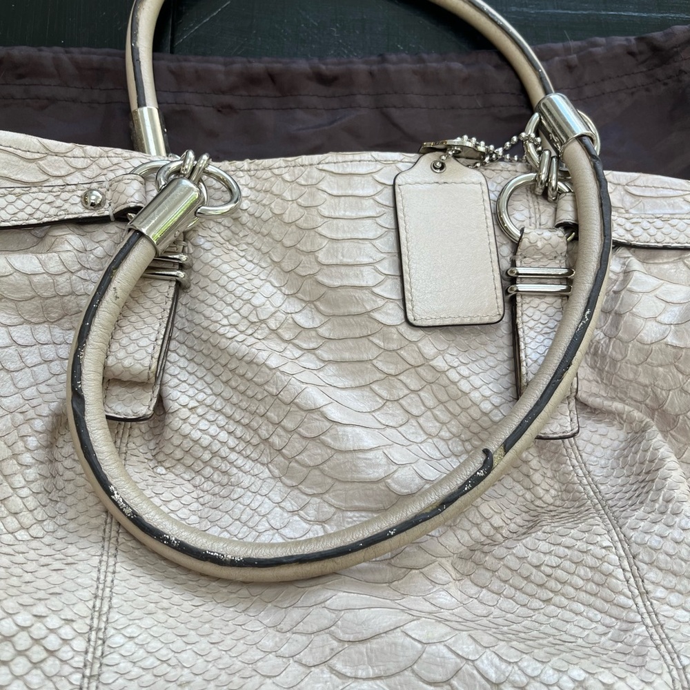 ✨Rare Find✨ Vintage Authentic Limited Edition Coach Embossed Python Lilac Bag - Picture 5 of 11
